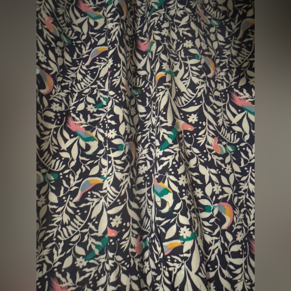 LOFT Navy and White Leaf Pattern Blouse size L - Picture 5 of 5
